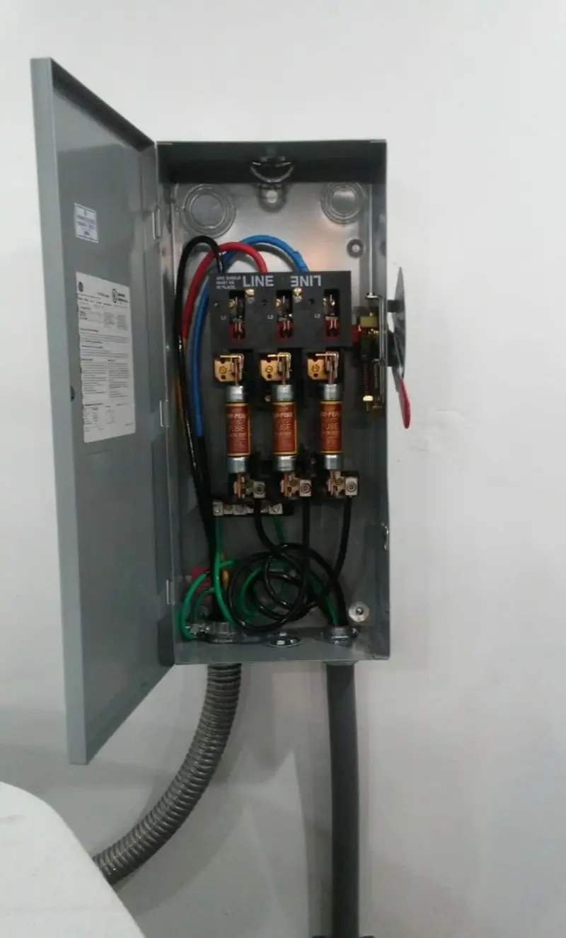 Three-phase disconnect switch installed for Smoke Detector Installation in Kenton